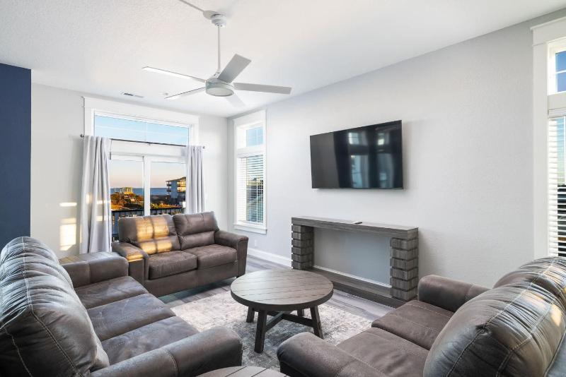 Luxury Condo with Sauna Theater Elevator GameRm - image 43
