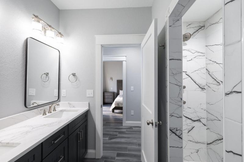 Luxury Condo with Sauna Theater Elevator GameRm - image 20