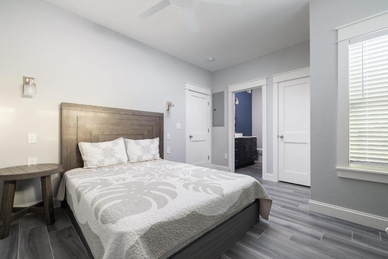 Luxury Condo with Sauna Theater Elevator GameRm - image 44