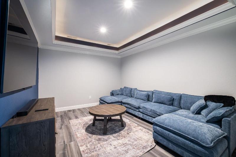 Luxury Condo with Sauna Theater Elevator GameRm - image 37