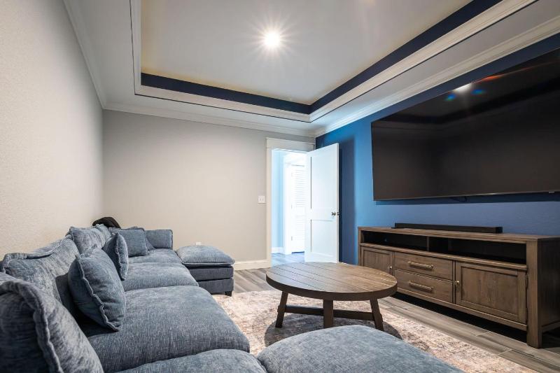 Luxury Condo with Sauna Theater Elevator GameRm - image 16