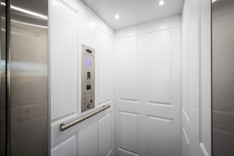 Luxury Condo with Sauna Theater Elevator GameRm - image 9