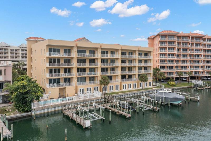 504 Bay Harbor - image 23