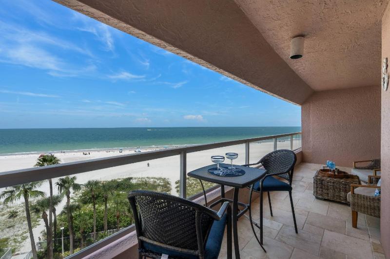 6B Crescent Beach Club - image 1