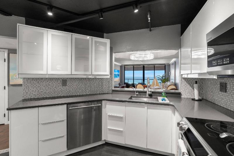 6B Crescent Beach Club - image 12