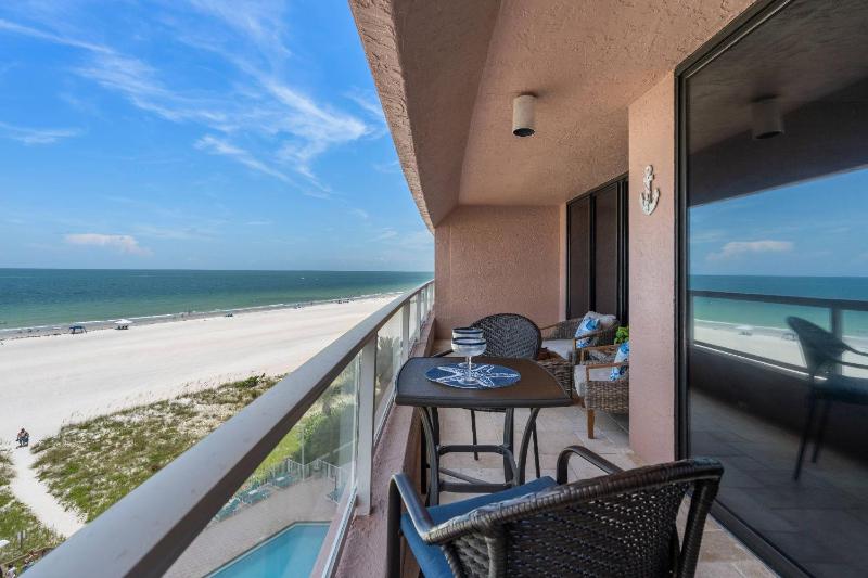 6B Crescent Beach Club - image 7