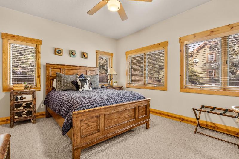 3035 Snow Cloud Circle - image 50