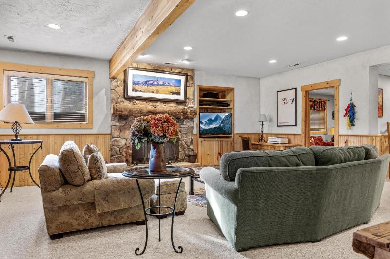 3035 Snow Cloud Circle - image 42