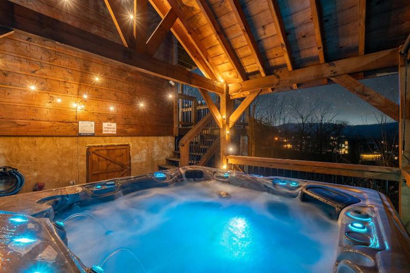 6 bedroom 10 Bed Chalet with Theatre Gameroom Community Pool and Tennis Courts - image 36