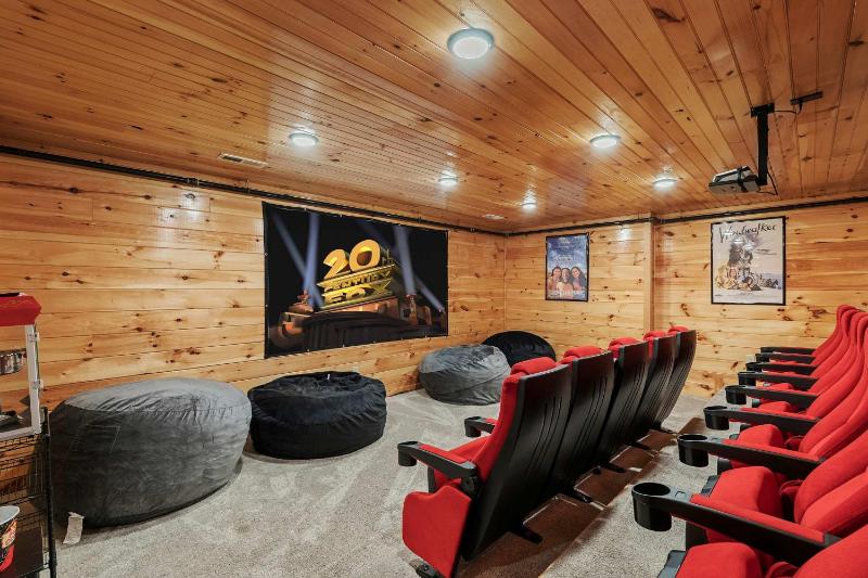 6 bedroom 10 Bed Chalet with Theatre Gameroom Community Pool and Tennis Courts - image 15