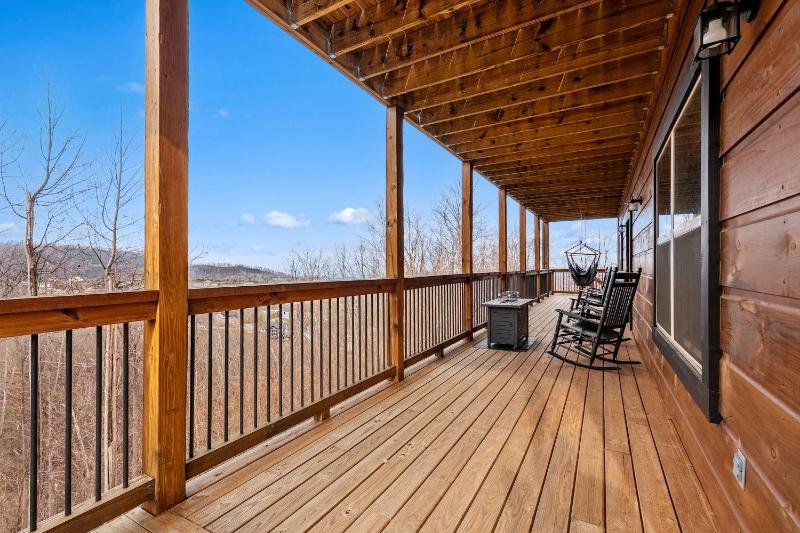 6 bedroom 10 Bed Chalet with Theatre Gameroom Community Pool and Tennis Courts - image 32