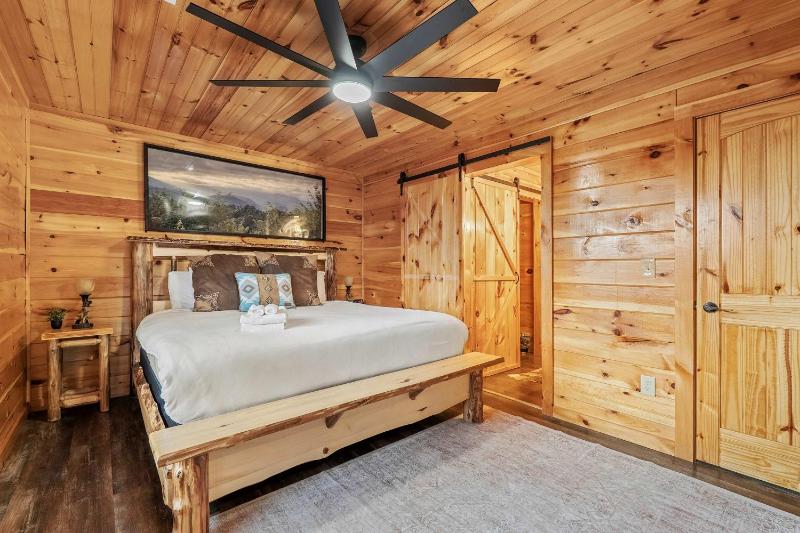 6 bedroom 10 Bed Chalet with Theatre Gameroom Community Pool and Tennis Courts - image 31