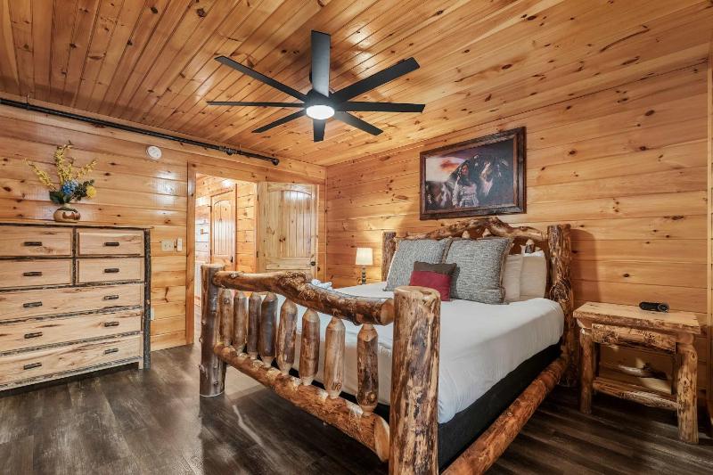 6 bedroom 10 Bed Chalet with Theatre Gameroom Community Pool and Tennis Courts - image 29