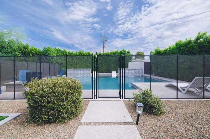 Luxe Villa Private Pool Putting Green and BBQ - image 44
