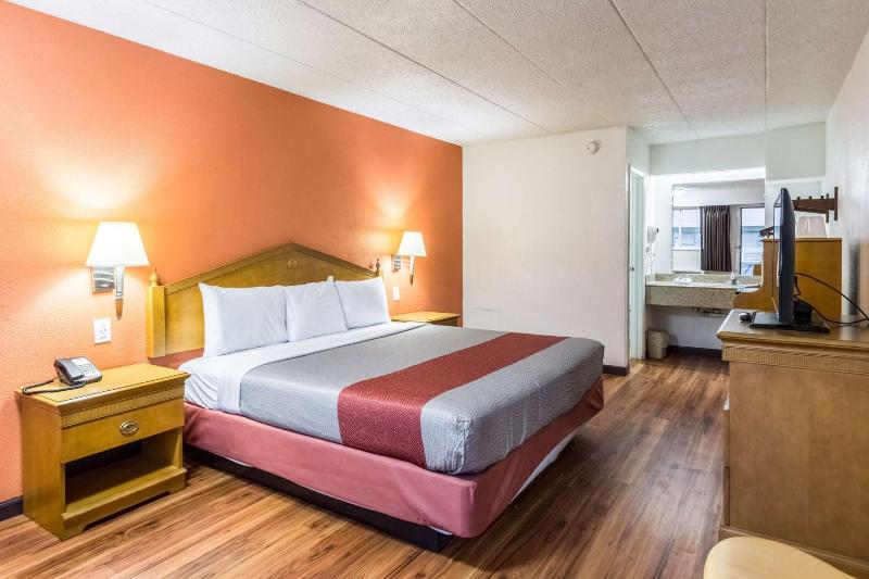 King Room - Non-Smoking image 2