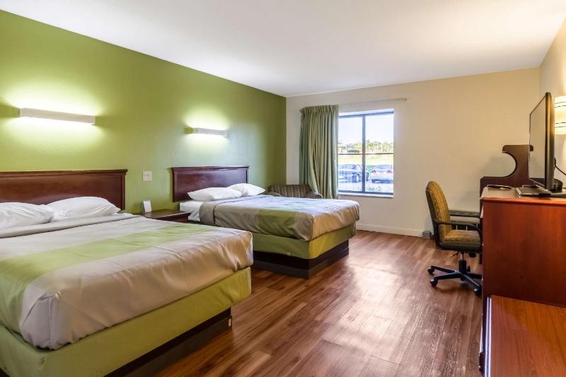 Quadruple Room - Non-Smoking image 3
