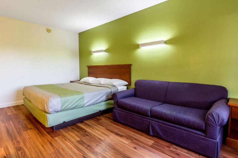 Suite - Non-Smoking image 3