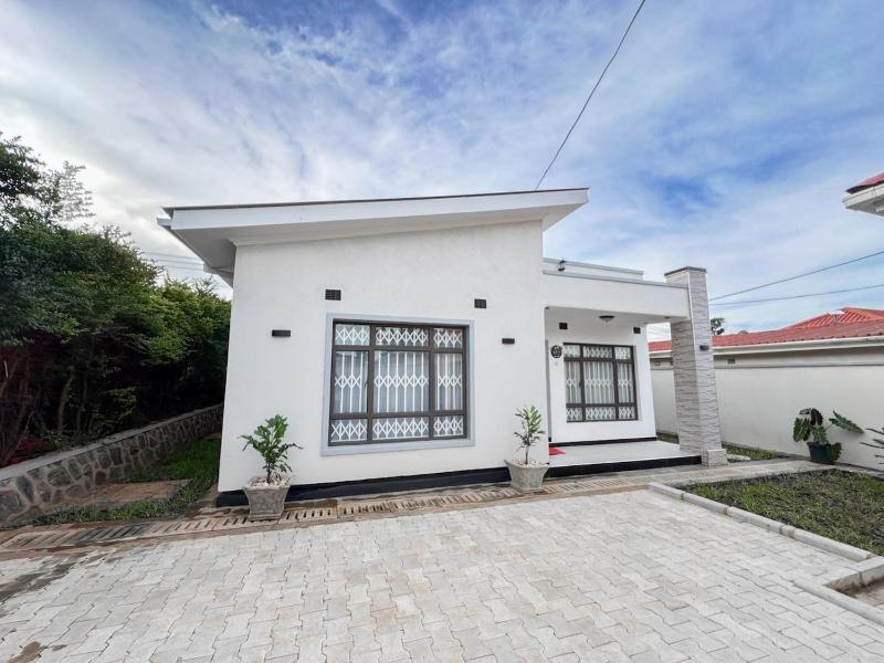 Emat Guesthouse 2 in Area 47 - image 9