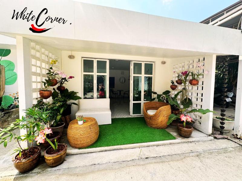 White Corner - image 12