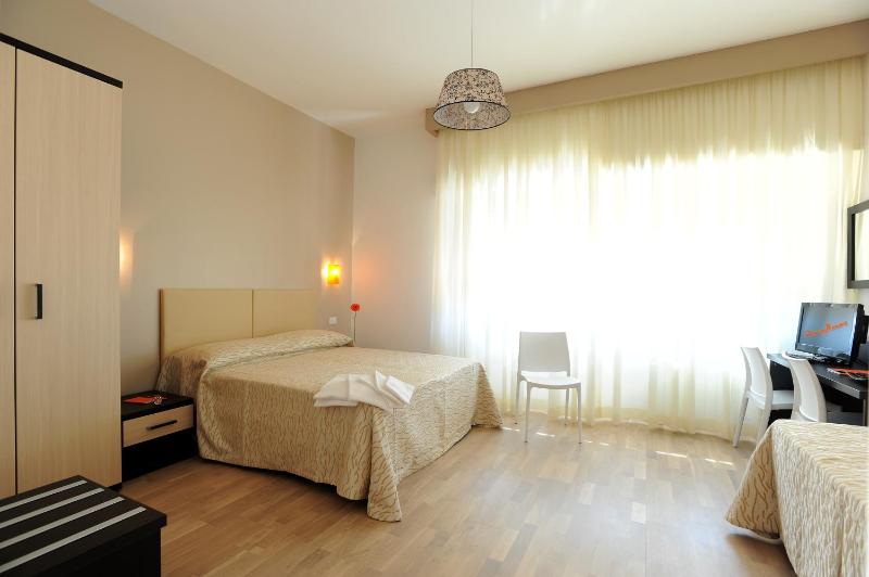Comfort Triple Room image 1
