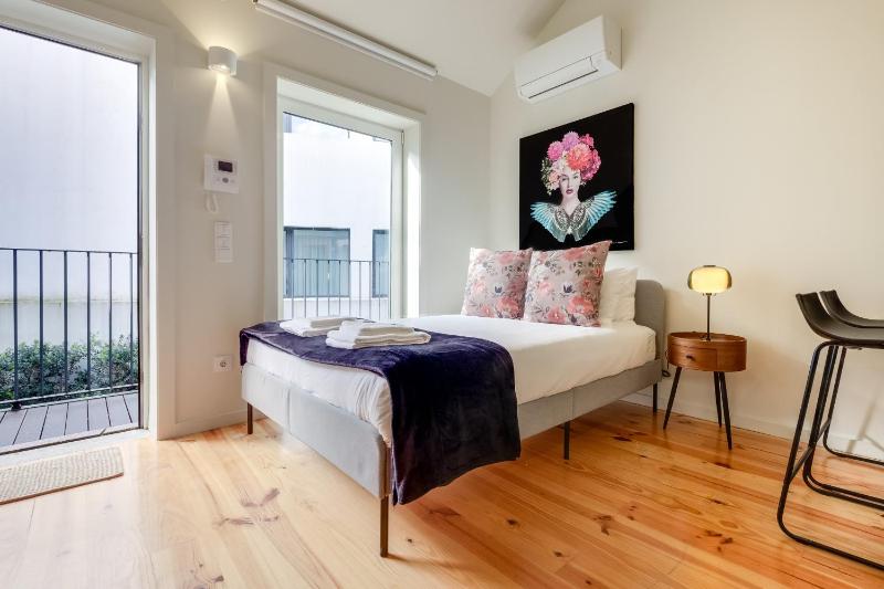Luxury Style 5 with AC Downtown Porto near Metro - image 1