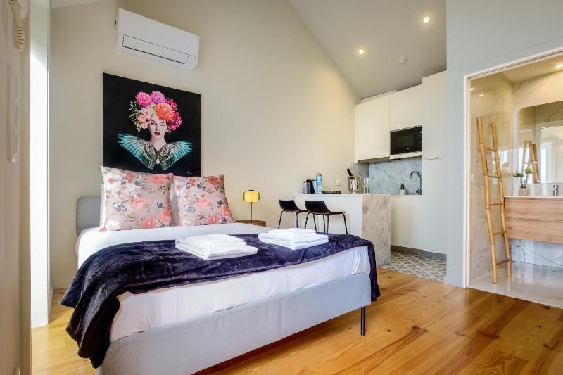 Luxury Style 5 with AC Downtown Porto near Metro - image 12