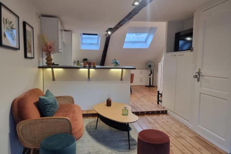 Le Bois Bleu 3rd Floor Elegance & Comfort in the Heart of Honfleur - image 11