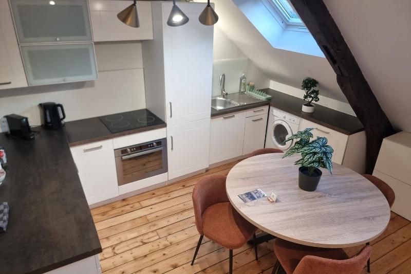 Le Bois Bleu 3rd Floor Elegance & Comfort in the Heart of Honfleur - image 10