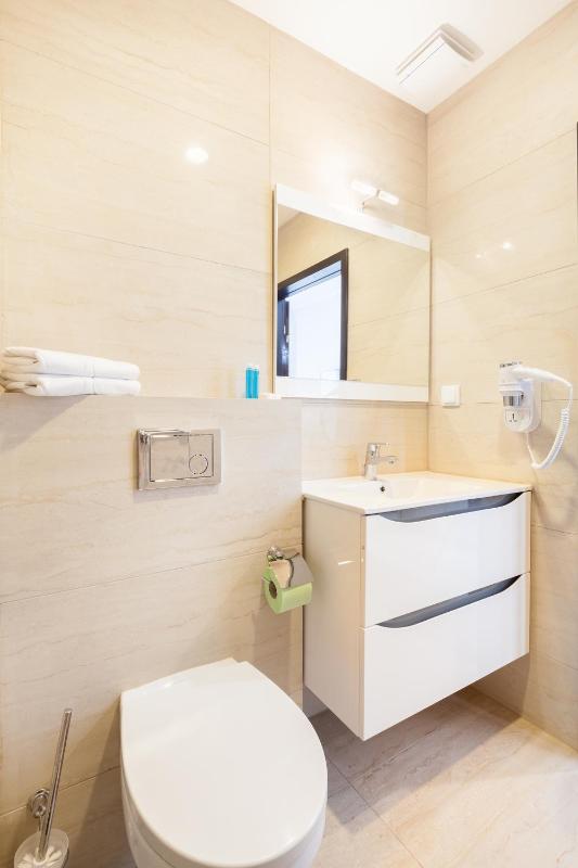 Standard Twin Room image 3
