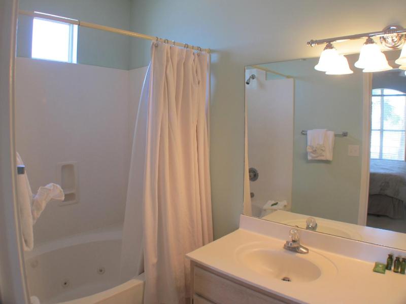 Three-Bedroom Townhouse image 3