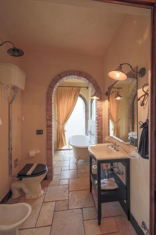 Deluxe Suite image 1