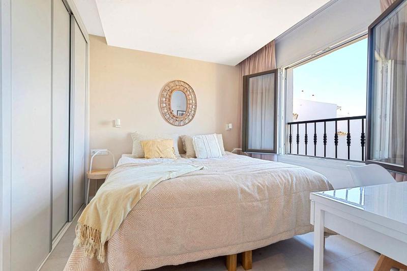 Modern 2-bedroom 2-bathroom apartment - image 16