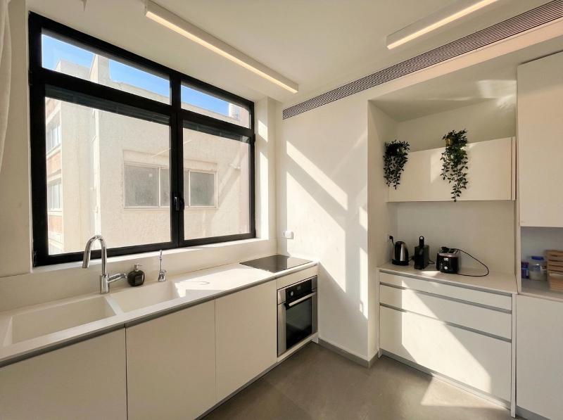 SeaView Beach Front 3BR TLV By SweetyGuest - image 7