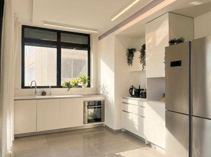SeaView Beach Front 3BR TLV By SweetyGuest - image 5