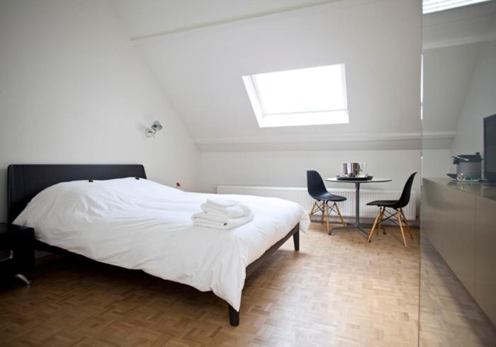 Standard Double Room with Shower image 3