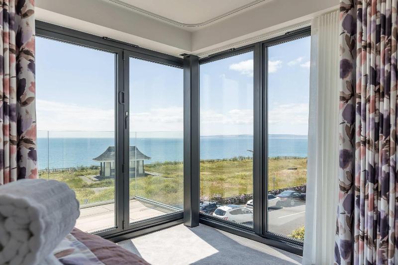 Beachcliff - On the Seafront with Two Balconies - image 15