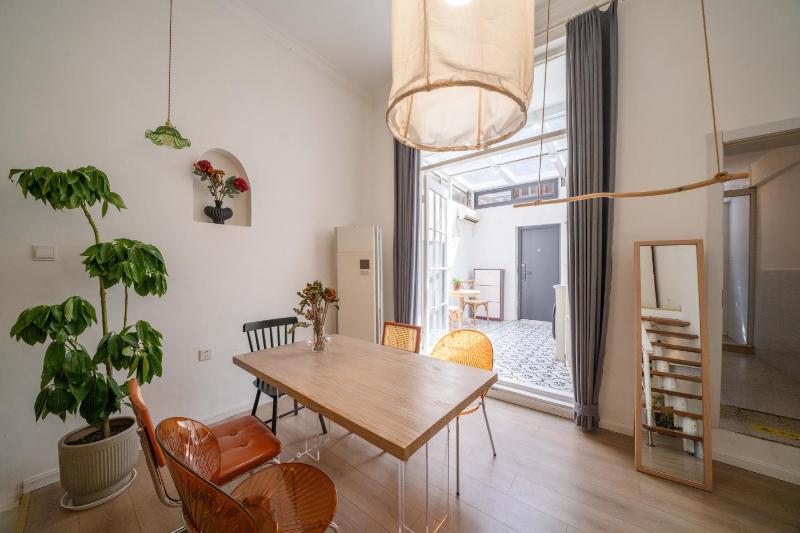 Youke homestay South Shanxi Road 3bed - image 1