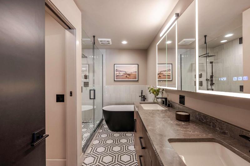 New Luxurious 4BR w Central AC in Aspen's Core - image 46