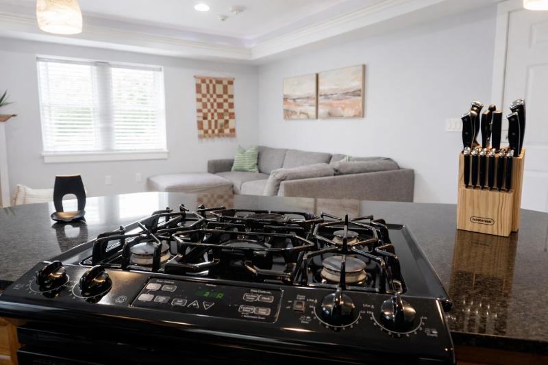 Stylish 1-Bedroom Stay Near Downtown SLC - image 4