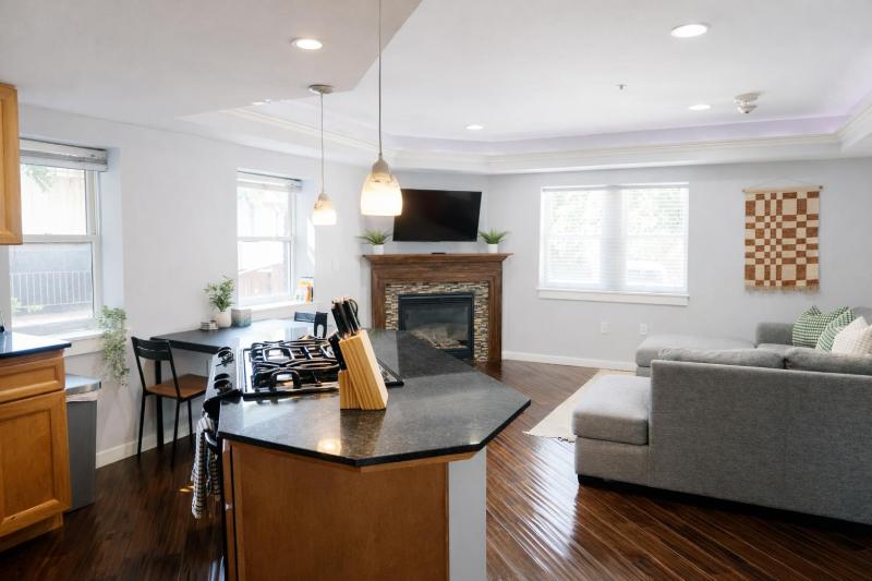 Stylish 1-Bedroom Stay Near Downtown SLC - image 6