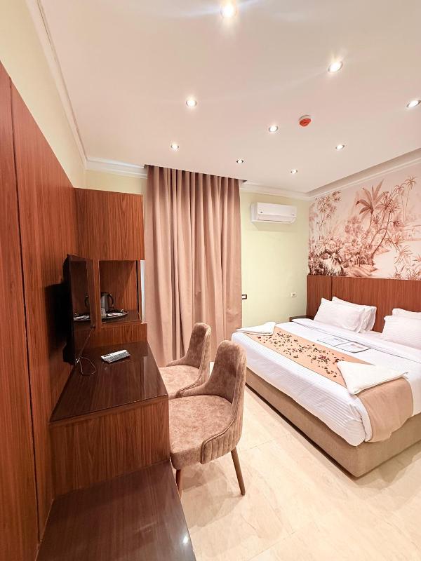 Olivia Hotel - image 1