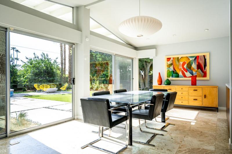 Sunny Lands Vacation Home - image 2