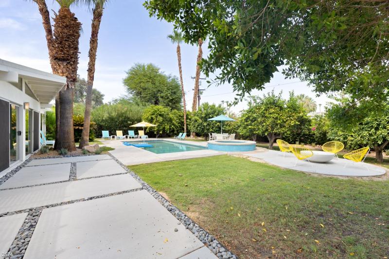 Sunny Lands Vacation Home - image 23