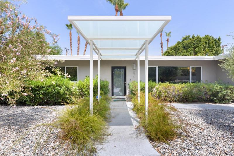 Sunny Lands Vacation Home - image 12