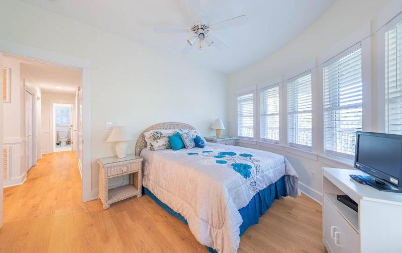Dolphin's Song -Corolla Villages at Ocean Hill 350 Yds to Beach Pets OK Hot Tub Community Pools - image 9