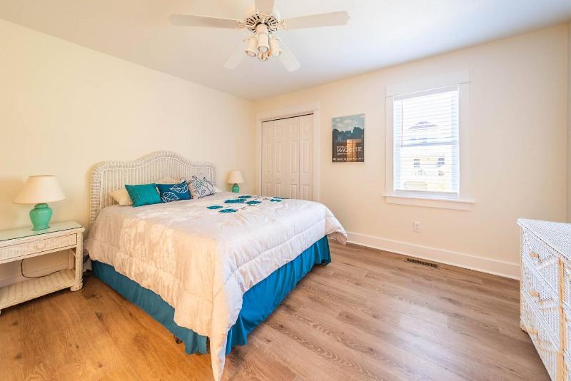 Dolphin's Song -Corolla Villages at Ocean Hill 350 Yds to Beach Pets OK Hot Tub Community Pools - image 12