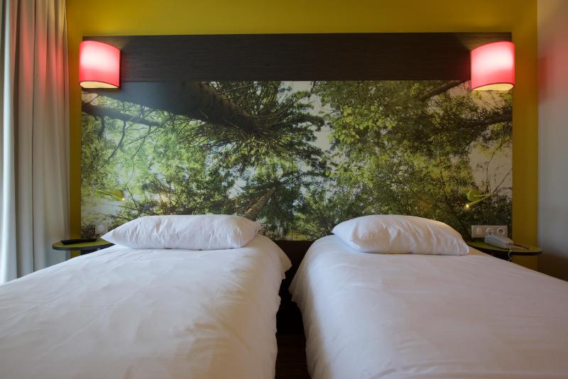 Standard Room with Two Single Beds image 4