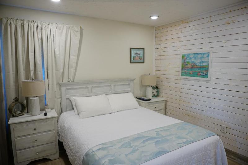Anna Maria Island Tree House Pet Friendly! - image 23