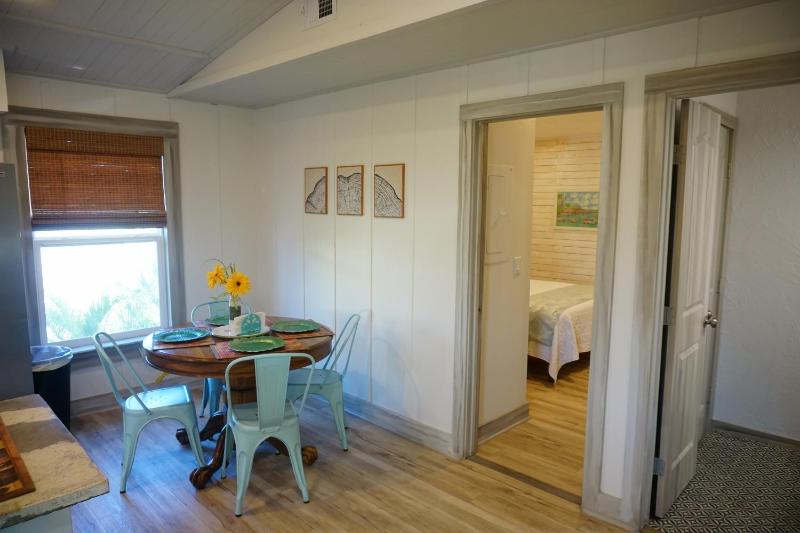 Anna Maria Island Tree House Pet Friendly! - image 28