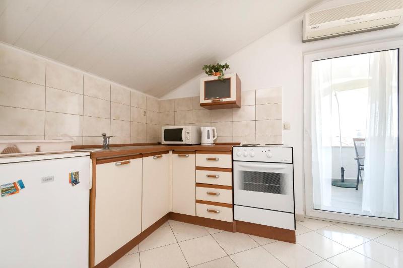 Apartments Skriveni Dvori - image 11